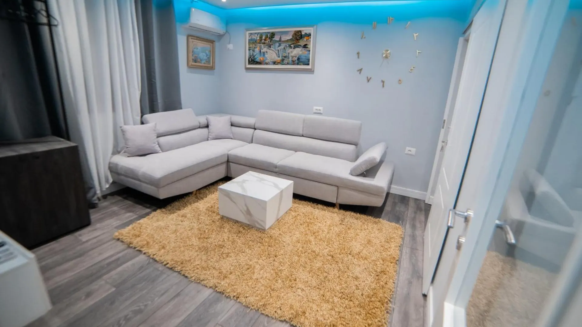 Luxury Apartment Square 21 ティラナ